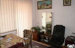 Apartament 3 camere , cu loc parcare,  zona Hotel Athos