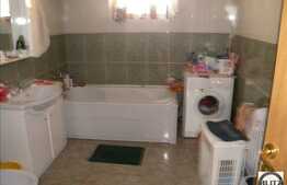 Apartament 3 camere , cu loc parcare,  zona Hotel Athos