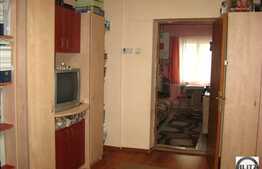 Vanzare 1 camera, decomandat, 34 mp utiil, balcon, garaj, zona strazii Sobarilor