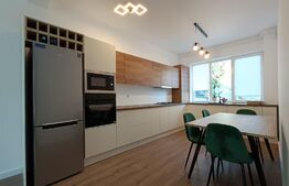 Apartament cu 3 camere, 81.19 mp, 4 balcoane, parcare, zona Vivo