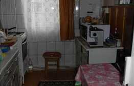 Apartament de vanzare, 3 camere, 52 mp, etaj intermediar, zona strazii Retezat!