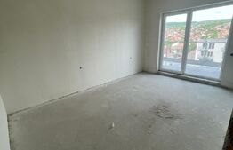 Oportunitate! 3 camere, 2 bai, etaj intermediar, terasa 30 mp