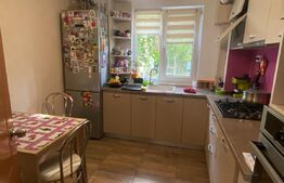 Apartament cu 3 camere decomandat, etaj intermediar cu balcon zona 