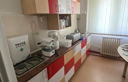 Apartament cu 3 camere decomandat cu balcon zona Primaverii