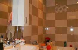 Apartament 2 camere, 60,5 mp, etaj intermediar, 2 boxe la subsol, zona Kaufland!