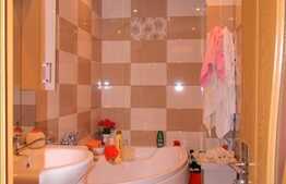 Apartament 2 camere, 60,5 mp, etaj intermediar, 2 boxe la subsol, zona Kaufland!