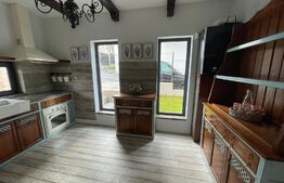 Duplex, 160 mp, 200 mp teren, strada privata, zona Andrei Muresanu