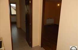 Mansarda inalta 50 mp, decomandata, balcon, terasa de 15 mp,zona Porii! Parcare!