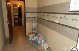 Mansarda inalta 50 mp, decomandata, balcon, terasa de 15 mp,zona Porii! Parcare!