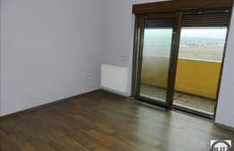 Mansarda inalta 50 mp, decomandata, balcon, terasa de 15 mp,zona Porii! Parcare!