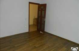 Mansarda inalta 50 mp, decomandata, balcon, terasa de 15 mp,zona Porii! Parcare!