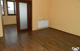 Mansarda inalta 50 mp, decomandata, balcon, terasa de 15 mp,zona Porii! Parcare!