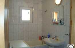 De vanzare 2 camere, 52 mp, decomandat, balcon, garaj, boxa, zona Iulius Mall!