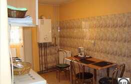 De vanzare 2 camere, 52 mp, decomandat, balcon, garaj, boxa, zona Iulius Mall!