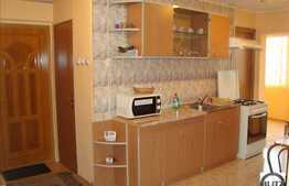 De vanzare 2 camere, 52 mp, decomandat, balcon, garaj, boxa, zona Iulius Mall!