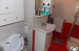 2 camere, 44 mp, decomandat, balcon inchis, boxa, etaj intermediar, zona Pritax!