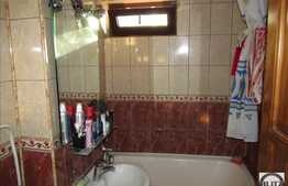 3 camere, 65 mp, 2 balcoane, garaj, boxa, etaj intermediar, zona linistita!