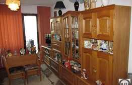 3 camere, 65 mp, 2 balcoane, garaj, boxa, etaj intermediar, zona linistita!