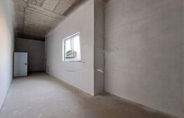 Spatiu comercial, 105 mp, vitrina la strada, zona Platinia