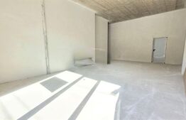 Spatiu comercial, 105 mp, vitrina la strada, zona Platinia