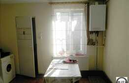 Apartament 3 camere, 71 mp utili, terasa, 2 boxe la subsol, zona strazii Horea!