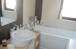 Vanzare mansarda cu 2 camere, 56 mp, 2 balcoane, zona Teilor! POD de 35 mp!