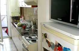 Apartament de inchiriat cu 1 camera, decomandat, 42 mp, zona Piata Cipariu!