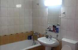 Vanzare apartament cu 3 camere , 31 mp cota parte curte, zona Teatrul National