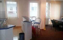 Vanzare apartament cu 3 camere , 31 mp cota parte curte, zona Teatrul National