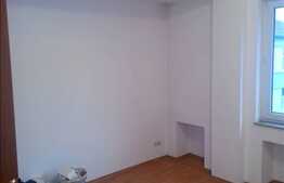 Vanzare apartament cu 3 camere , 31 mp cota parte curte, zona Teatrul National