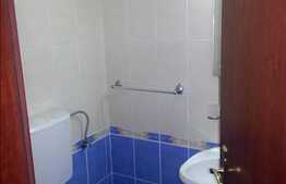 Vanzare apartament cu 3 camere , 31 mp cota parte curte, zona Teatrul National