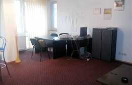 Vanzare apartament cu 3 camere , 31 mp cota parte curte, zona Teatrul National