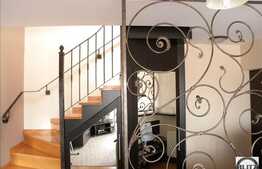 Apartament cochet cu scara interioara, 3 camere, 80 mp, zona Tautiului! Parcare!