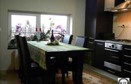 Apartament cochet cu scara interioara, 3 camere, 80 mp, zona Tautiului! Parcare!