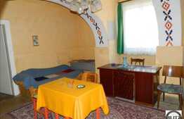 Apartament, 3 camere, 130 mp utili, teren 100 mp, zona strazii Gruia !