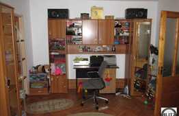 Vanzare apartament 2 camere, 45 mp plus balcon, mobilat, parcare! Zona Real!