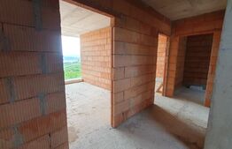 Duplex Select Europa, priveliste superba, 180 mp utili, 230 mp teren, 60mp terase, 140 mp demisol, semifinisat