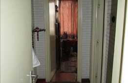 2 camere, 50 mp, semidecomandat, 1 balcon, zona Piata Abator! Orientare S-V!