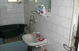 2 camere, 50 mp, semidecomandat, 1 balcon, zona Piata Abator! Orientare S-V!