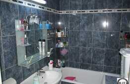 Vanzare 2 camere, decomandat, 50 mp, boxa, pozitionare E-V, zona Iulius Mall!