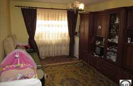 Vanzare 2 camere, decomandat, 50 mp, boxa, pozitionare E-V, zona Iulius Mall!