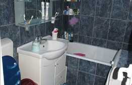 Vanzare 2 camere, decomandat, 50 mp, boxa, pozitionare E-V, zona Iulius Mall!