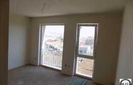 4 camere, 100 mp, curte interioara, 2 balcoane, zona Iulius Mall