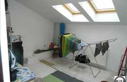 Mansarda cu 2 camere, 48 mp, balcon! Zona Florilor! Decomandat! Cu parcare!