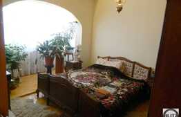 Apartament 3 camere, 65 mp utili, decomandat, zona strazii Intre Lacuri!