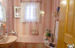 Apartament 3 camere, 65 mp utili, decomandat, zona strazii Intre Lacuri!