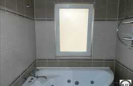 Vanzare 2 camere, 56.5 mp utili, balcon 8 mp! Parcare! Zona strazii Eroilor!