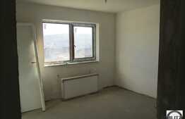 Apartament semifinisat 3 camere, 70 mp, terasa 40 mp, decomandat, zona linistita