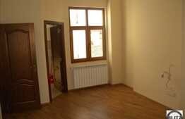 Apartament cu 3 camere de vanzare, zona Piata Unirii