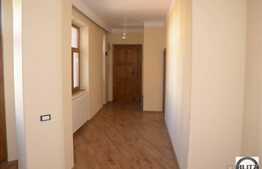 Apartament cu 3 camere de vanzare, zona Piata Unirii